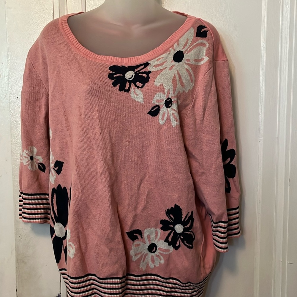 DG2 Diane Gilman Floral Woman’s Top 1X